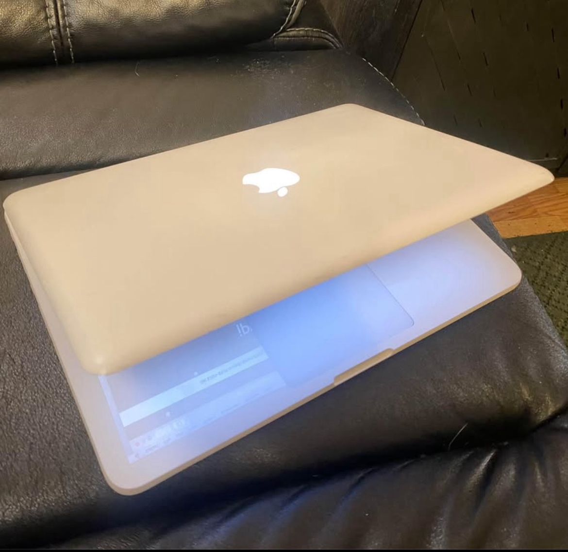 Apple MacBook With Logic Pro final Cut Pro Microsoft office