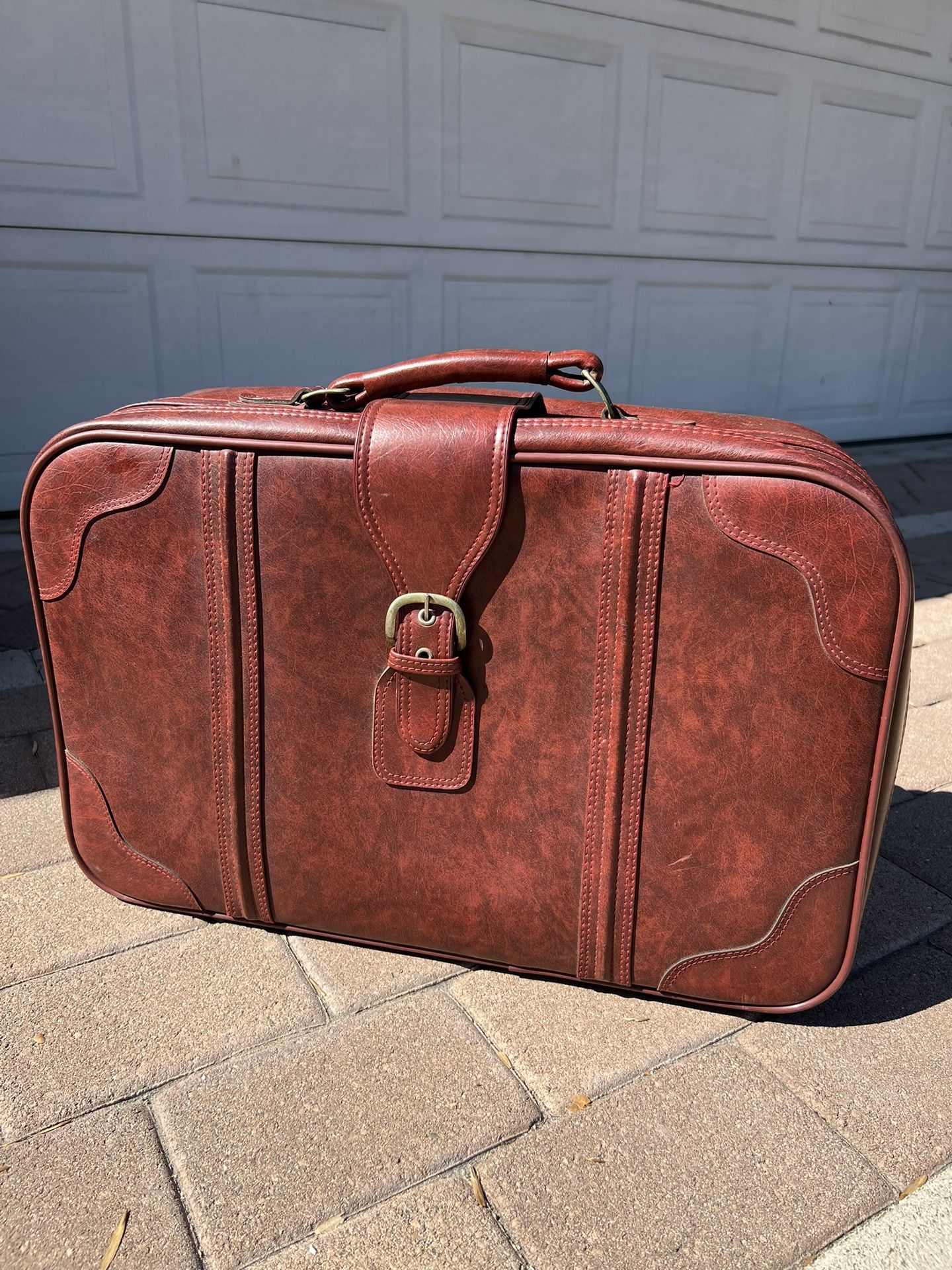Vintage 1970s/1980s Soft Vinyl Oxblood Suitcase