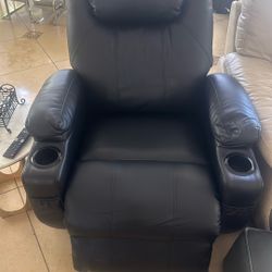 Black Recliner Very Nice Selling Cheap Leather does not recline