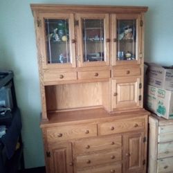 Memorial Day Weekend Sale Beautiful Honey Oak Dining Room Hutch Light's Up Inside Great Condition For $150