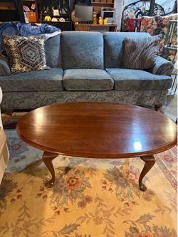 Queen Anne Style Oval Coffee Table