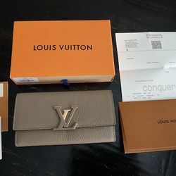 LV Capucines wallet Beige Color Large