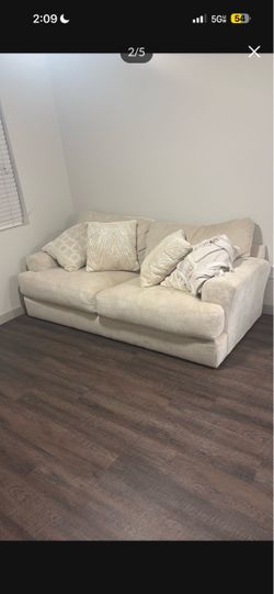 Couch for sale must go asap pick up only