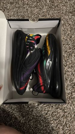 Nike Air Max 720 Size women’s 9.5/mens 8
