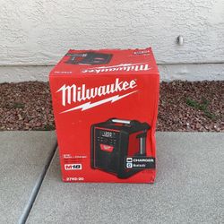 Milwaukee M18 Lithium-Ion Cordless Jobsite Radio/Charger