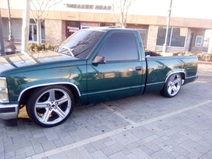 Clean 98 Chevy Short Bed Single Bed & Harley Davidson