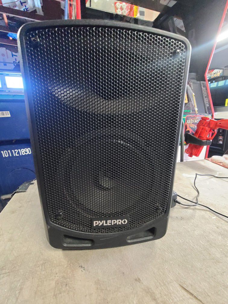  bluetooth Speaker 8" Pile Pro works good with charger price Is firm