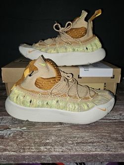 Nike Ispa Flyknit SIZE 6.5Y/8W