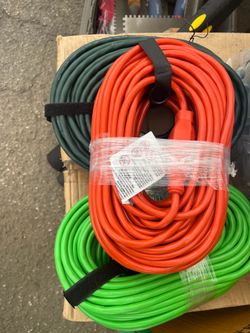 Extensión cord 100 ft 16 Guage.
