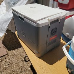 Ice Chest Cooler  Electric  By IGloo  I ASK $125.00