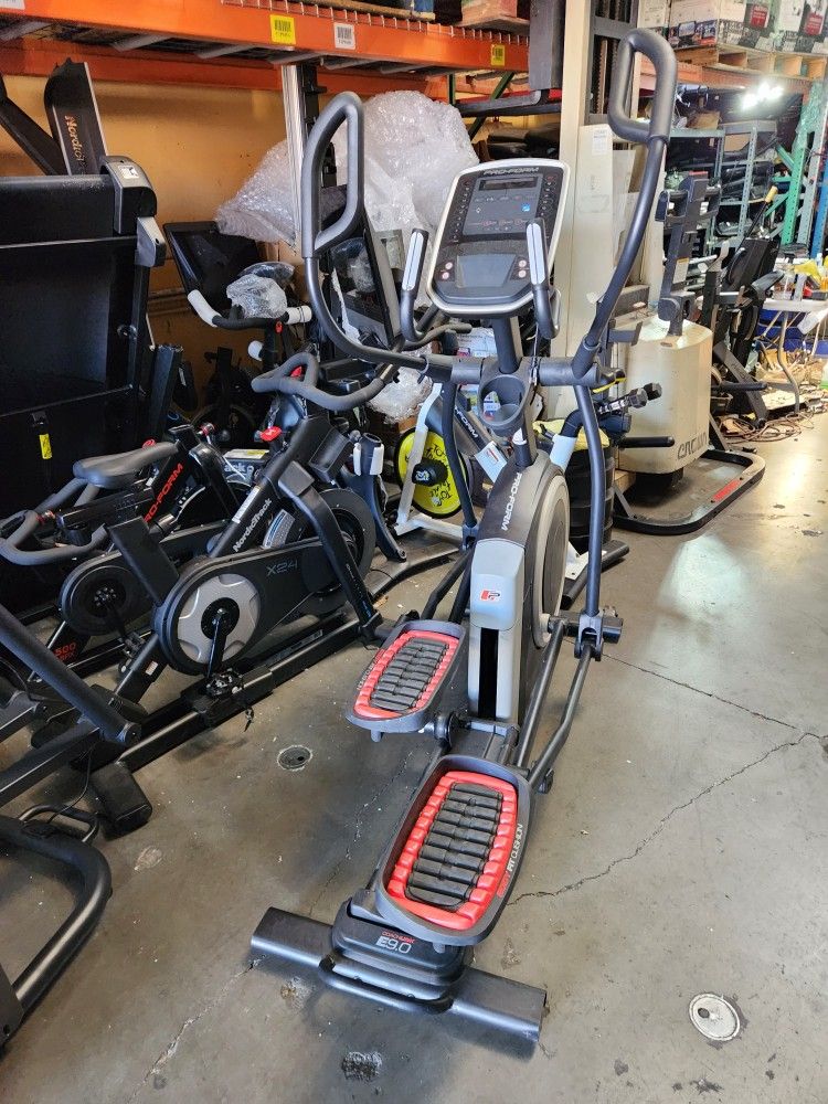 Proform Coachlink E9.0 elliptical - motorized incline, magnetic resistance  - 280$