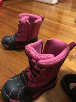 Oshkosh snow boots toddler girl size 9