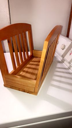 Magazine shelf