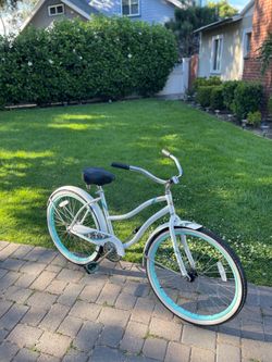 26” Women’s beach cruiser bike