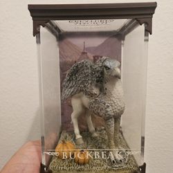 Noble Collection Harry Potter Magical Creatures Buckbeak Figure