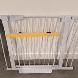 Cumbor 29.7-40.6" Baby Gate