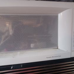 Ge White Microwave 