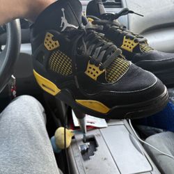 Air Jordan 4 Thunder 