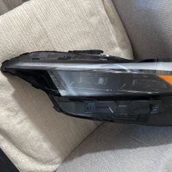 2024 to 2026 Hyundai Elantra  Driver Side Headlight OEM Good Condition 