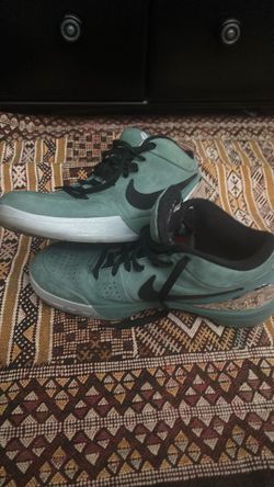 Kobe Bryant girl dad shoes size 9
