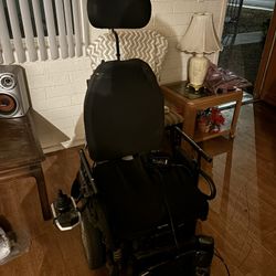 I Level Quantum Rehab Power Chair 