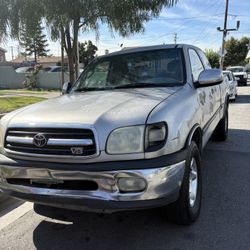 Toyota tundra extra cab runs great