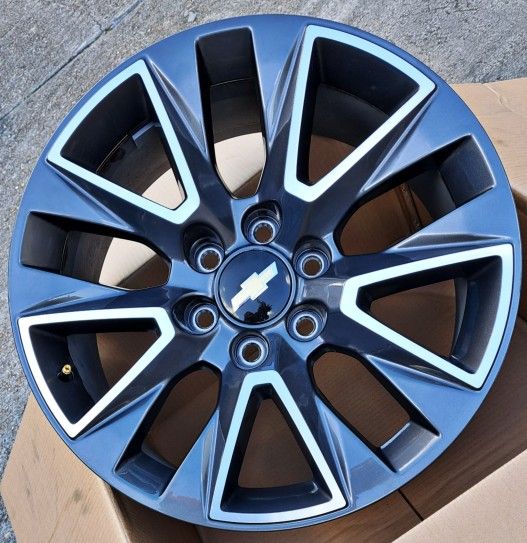 2023 CHEVY SILVERADO 1500 HIGHCOUNTRY RIMS OEM NEW
___
( 22" INCH )