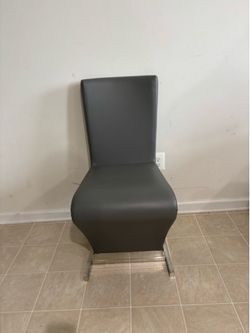 Gray Z-shape Chair