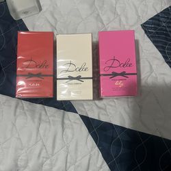Cada perfumes 50$ la línea Dolce de Dolce & Gabbana, que incluye tres fragancias femeninas diferentes en sus cajas originales.