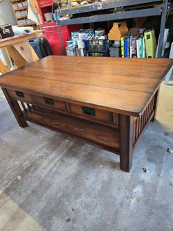Hammary Canyon Cocktail Table