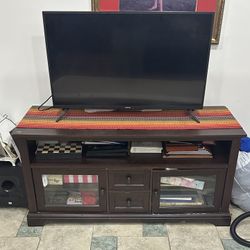 TV and TV Stand/Drawer