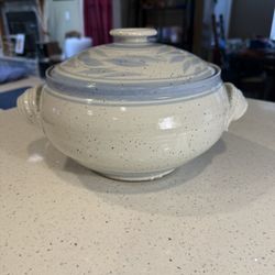 Vintage Stoneware Covered Casserole / Ring Mold Baker – Blue & Cream Farmhouse