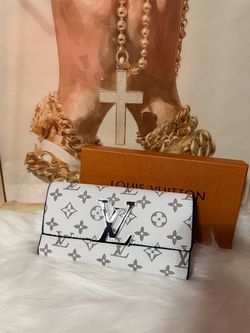 L- Wallet White Monogram