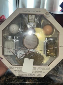 Season Your Bath 8-Piece Box of Hygge Bath & Body Gift Set, Tropical Coconut