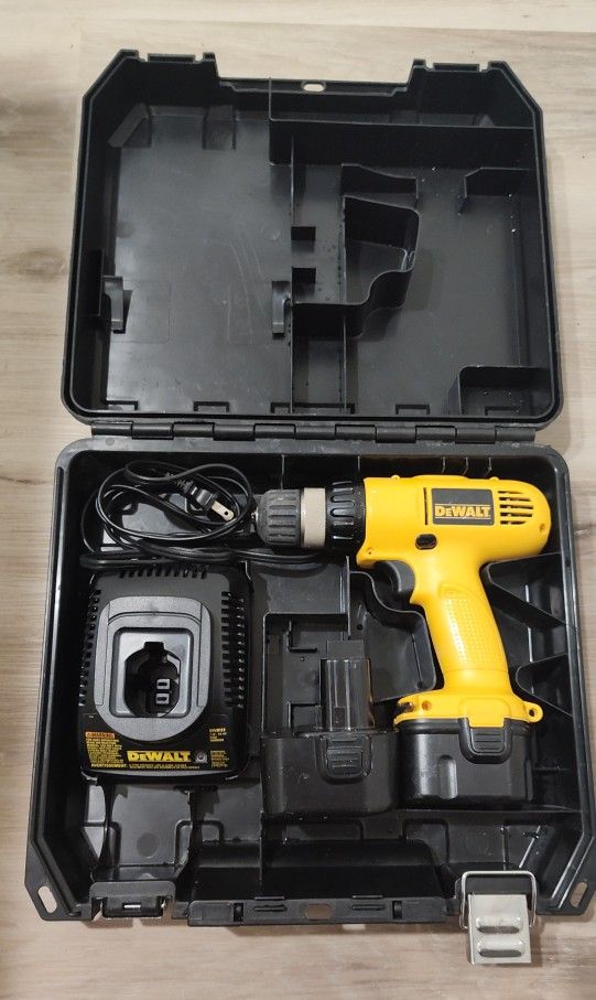 Dewalt DW927 Cordless Drill With Battery and Chargers 12V