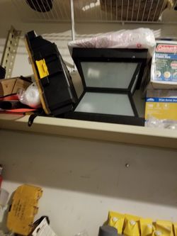 2 out door light fixtures great condition