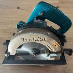 Makita 5 1/2” Corded Circular Saw 