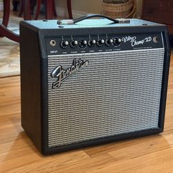 Fender Vibro Champ XD Tube/Hybrid Guitar Amp - Like New