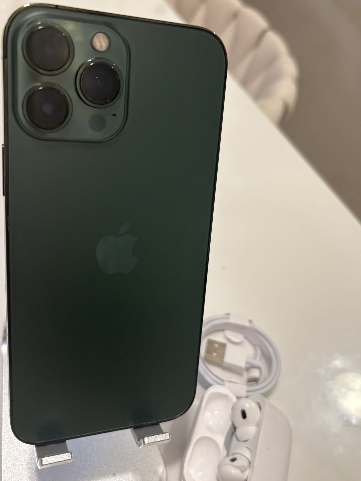 iPhone 13 Pro Max Pine Green Linerado
