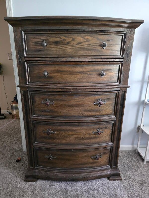 Large Dresser With 2 Night Stands
