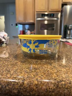 Pyrex Ukraine Dish 