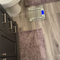 BATH RUGS AND WEIGHT SCALE
