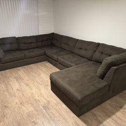 Couch / sofa / sectional