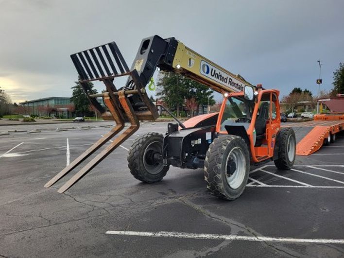 JLG 742 (Reach Forklift W/ Swing Carriage)