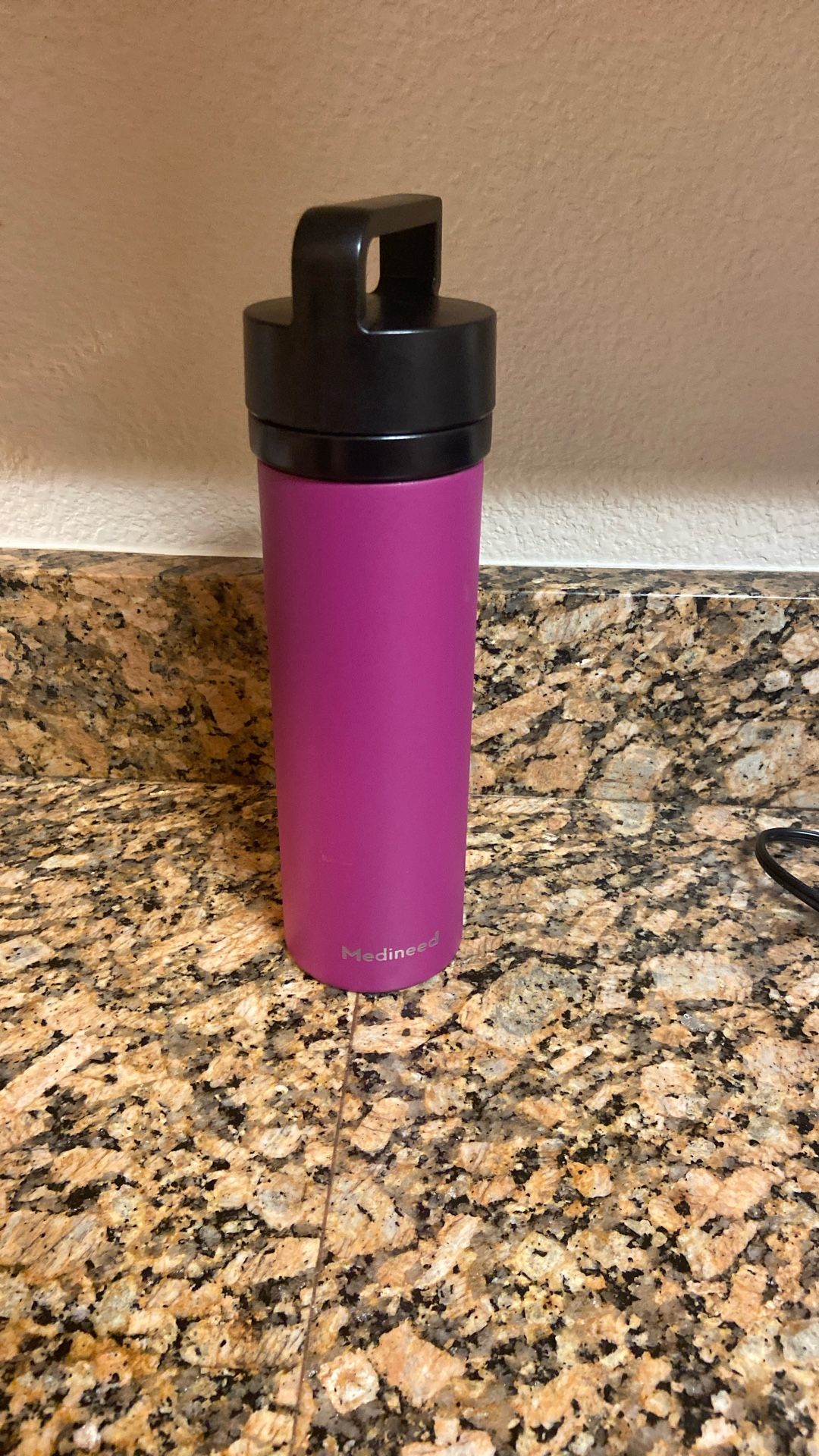 Medineed insulin travel cup