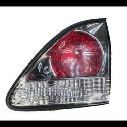 2001-2003 Lexus RX300 RIGHT PASSENGER INNER TAIL LIGHT OEM