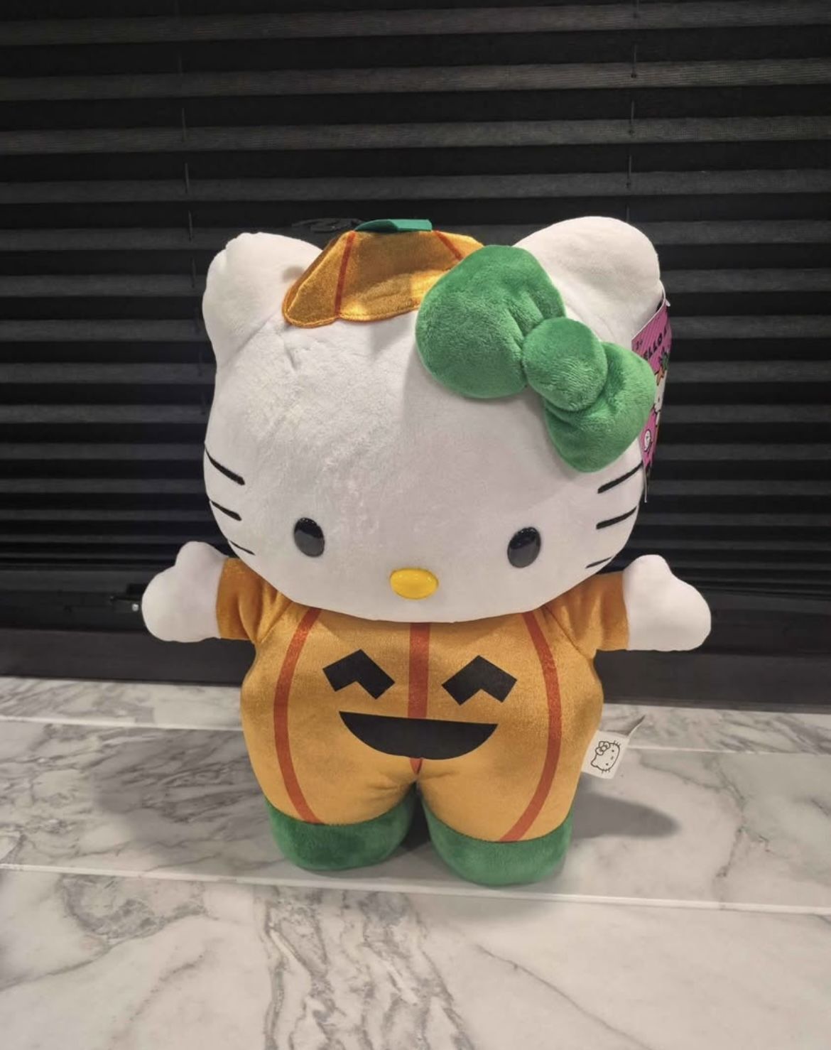 Hello Kitty Pumpkin Greeter