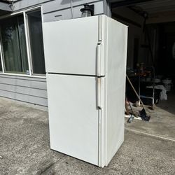 Refrigerator 32”
