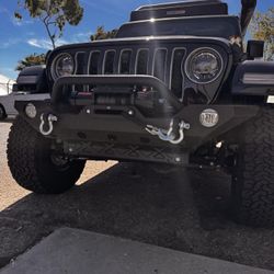 Barricade Trailforce HD bumper with Rough Country Winch