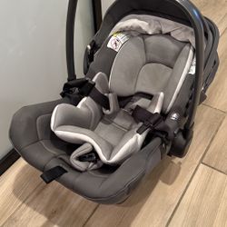 Nuna Pipa Car Seat